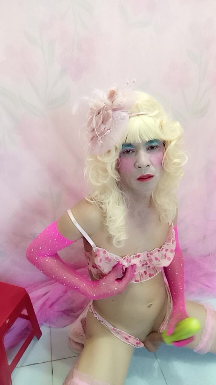 nguyen dang thien tri: Oanh Le Transgender Wearing Sexy Lingerie Porn Avalanche Using New...