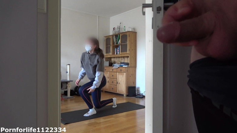 Pornforlife1122334: मुझे यह देखना पसंद है कि मेरी सौतेली बहन योग कैसे कर रही है और झटका दे रही है