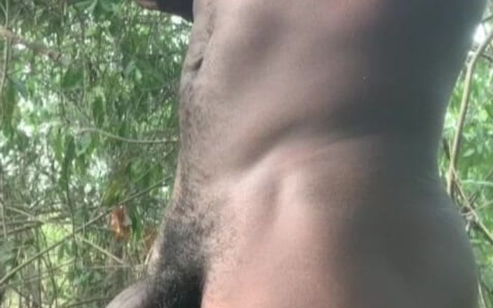 WildFreakBottom: 공공 숲에서이 맛 자지와 함께 재미를 와서