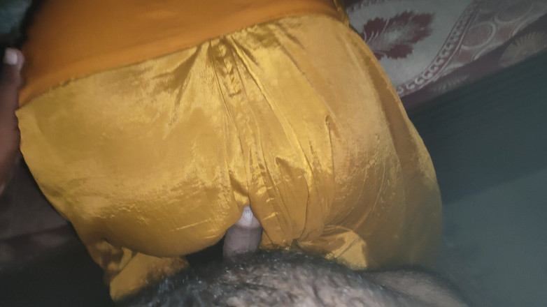 Bhabi2u: 율법의 의붓남매가 입 안에 물을 붓고 후장 따먹어.