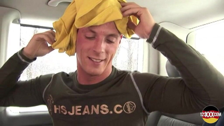 German amateur - 100% German hardcore videos: 차에서 자지를 타는 걸 좋아하는 거대한 젖탱이의 완벽한 밀프.