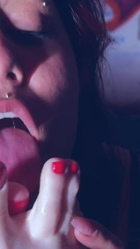 Playful Rotten Venus Tickles Perfect Feet of Bound Bia