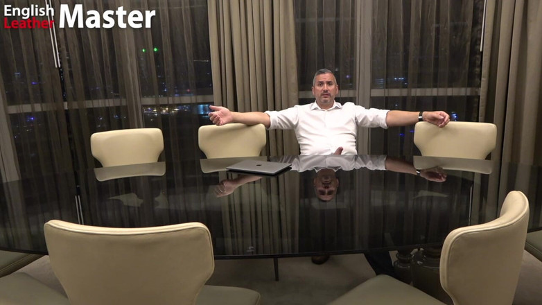 EnglishLeathermaster: チームロックされた上司があなたにコック崇拝者になるよう指示します