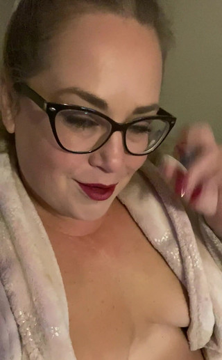 Lily Bay: Czy spuścisz się na moje cycki dziś rano, proszę