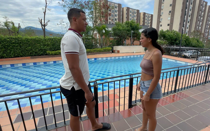 Saraymike: Invito la mia nuova vicina nel mio appartamento a scopare...