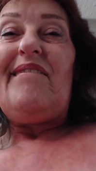 1009 Dawnskye traz um vídeo de adoração da deusa para Toby