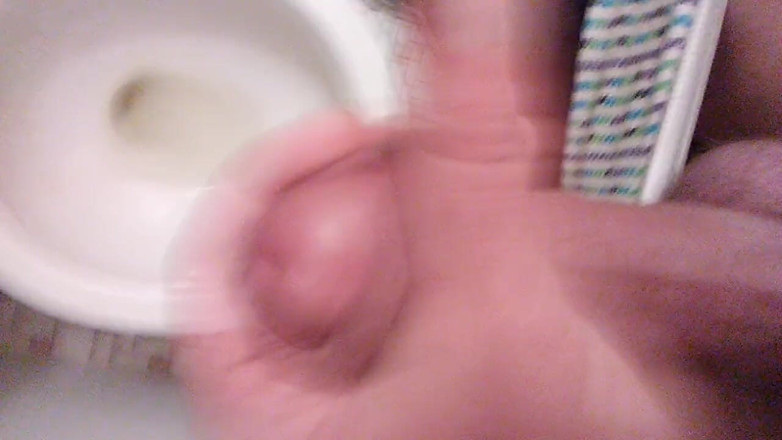 LilTaste: POV - สาวข้ามเพศน้ําแตกที่กล้องขณะฉี่ในมือ