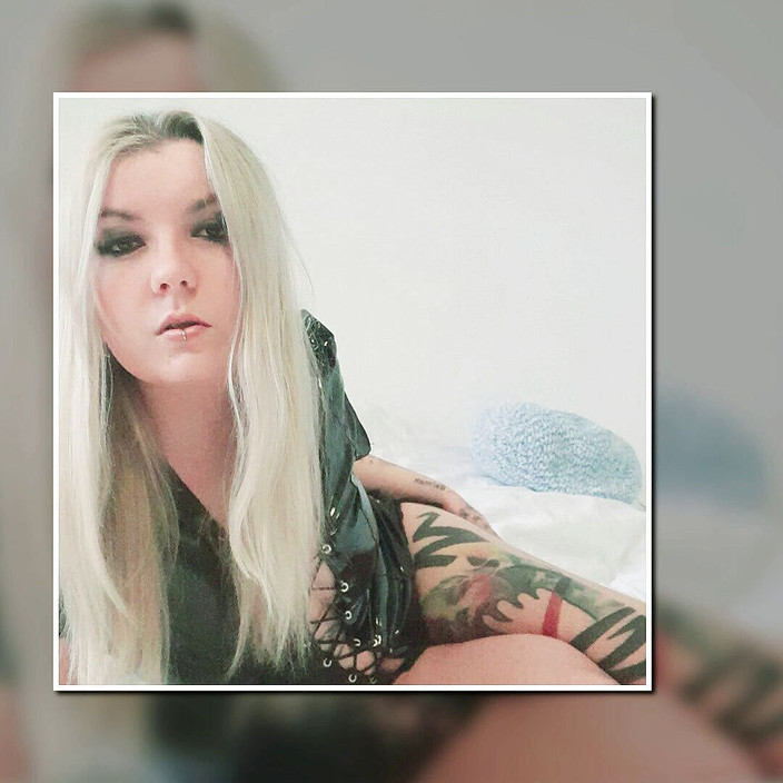 Mille Frost: Lateks wideo z lateksem