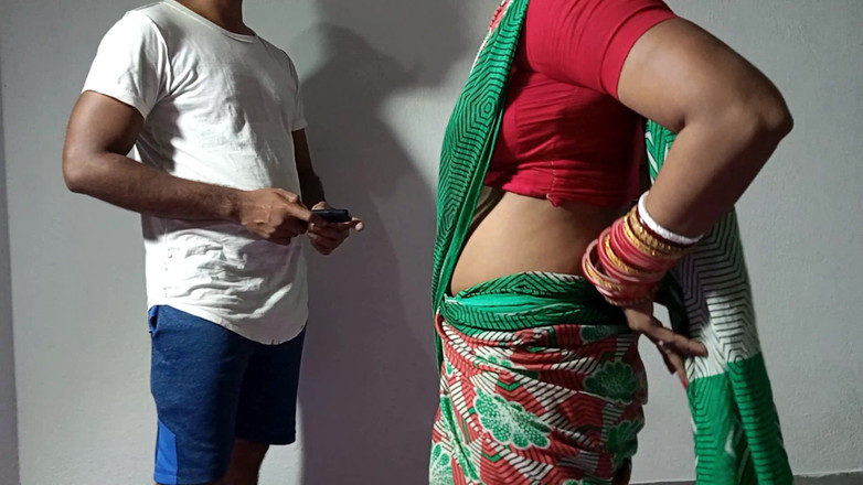 FireeCouple: Nevlastní sestra pomáhá nevlastnímu bratrovi rychle stříkat do kalhotek, zatímco...