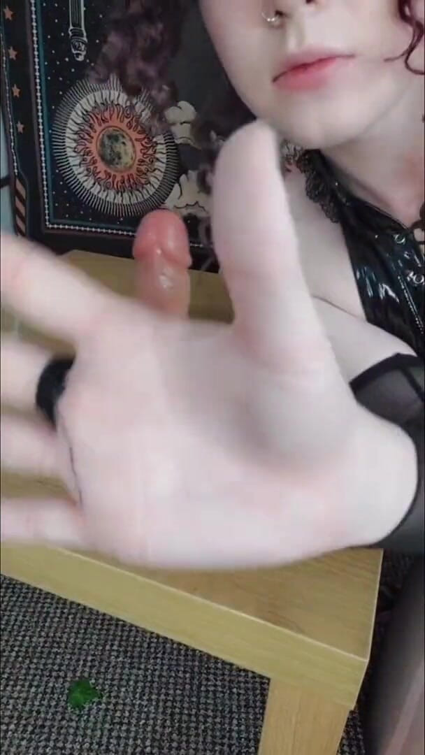 NuniCult: 을 타고 있는 동안 사정하는 고스 펨보이