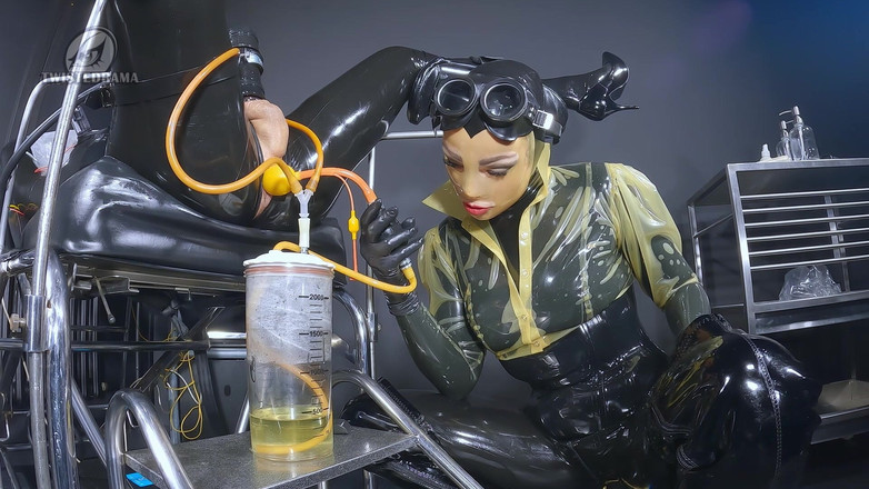 Twistedrama: Perversions de pisse