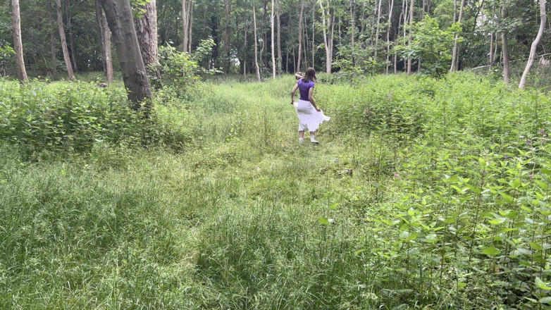 Wamgirlx: Outdoors 'I bet you'd like to fuck me'. Dancing with a...