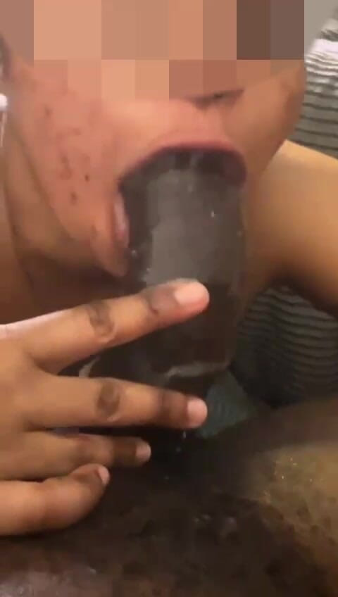 sexyindiana1: Cewek kulit hitam dicrot di toket sama kontol besar pria...