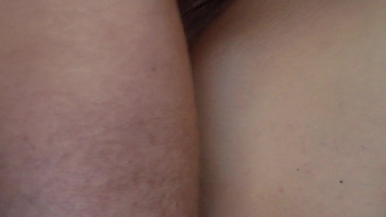 Sex hub couple: ジョンはクローズアップでジェンの猫を犯しています