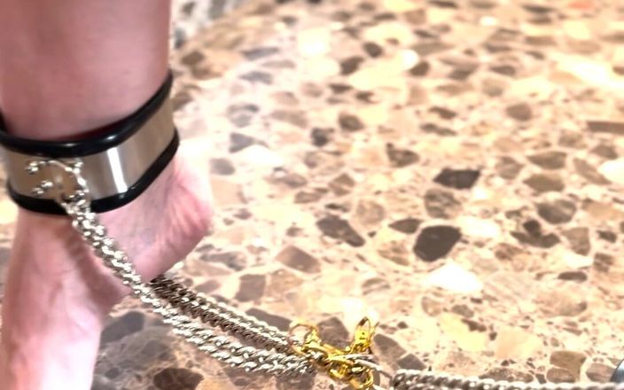 BDSM lover: Челенж с типо-рабынями - экстремальный удерживание на высоком каблуке и соблазнение ступнями
