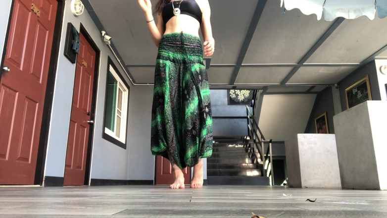 Goddess Maya: Feet and Smoking Fetish Spanish