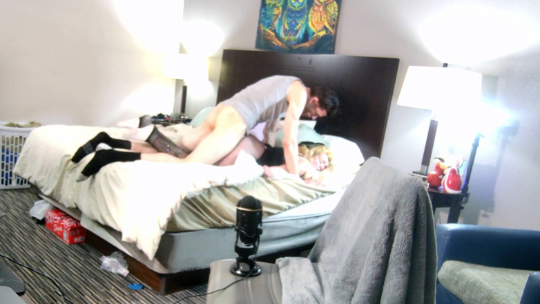 Alpha stud 4 u: Скверная в черном платье, она умоляет, чтобы ее забрали