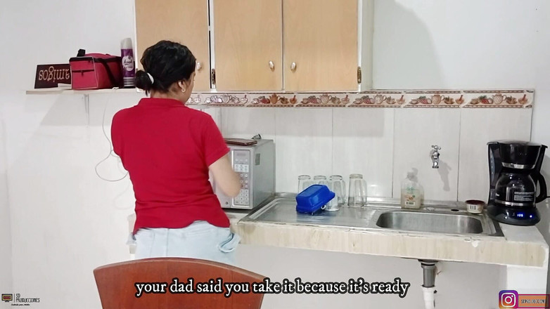 Vayolet: Sexy macecha dává svému nevlastnímu synovi speciální zážitek