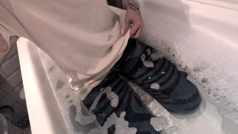 Goddess Transcendence: Promočená a překvapená: Moje první oblečená koupel