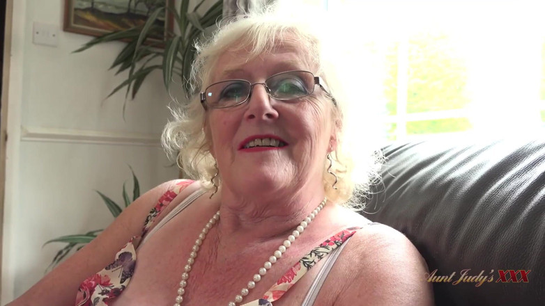 Aunt Judy's XXX: AuntJudysXXX - Your Horny GILF Landlady Mrs. Claire Lets You Pay...