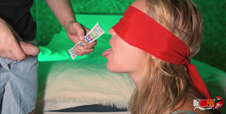 OlxRedFox: Mengelabui ibu tiriku untuk nyepong kontolku dengan main game taste.