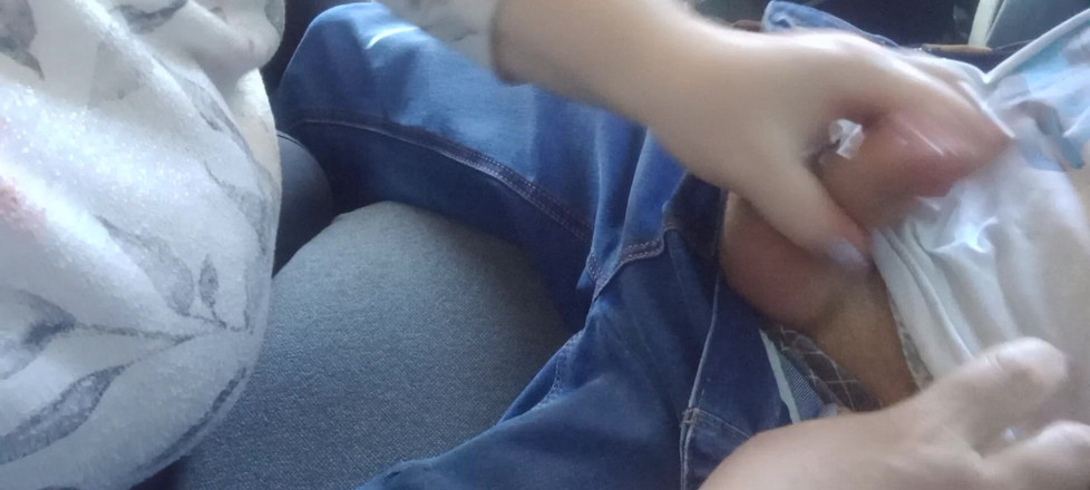 Zona901: La fidanzata sul sedile posteriore succhia e mi masturba il...