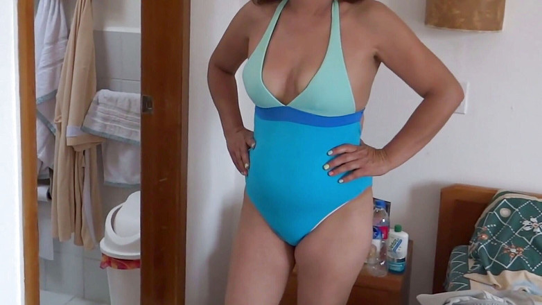 Ardientes69: Compilatie - mijn 58-jarige vrouw pronkt in bikini voordat ze neukt