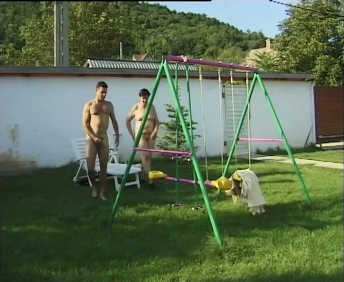 Mature Climax - 100% Mature Videos: Bunicuță remarcabilă se fute pe un leagăn