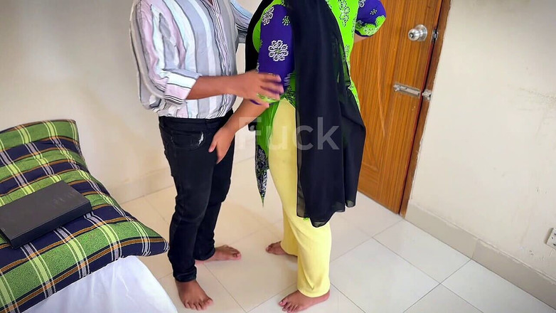 Aria Mia: Pizzabote von heißer weiblicher kundin gefickt