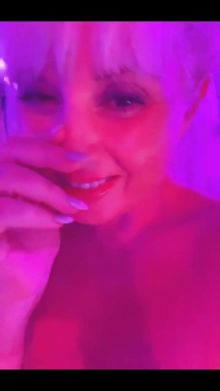 PaintedRose: Tgif - Děkuji bohyni ve fondech Je to femdom pátek