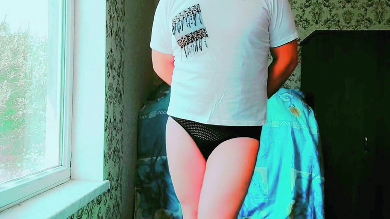 Kitty_Cross: Grosse éjaculation, jambes mignonnes d’une trans sexy, princess sissy crossdresser