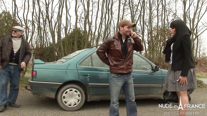 Nude in France: Deslumbrante gordinha francesa morena é sodomizada e facial em um carro...