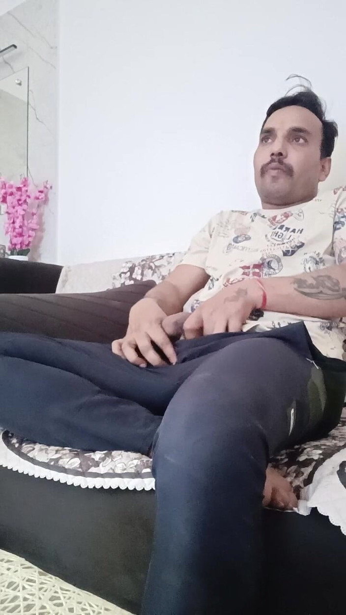 Rajasthani-old-lover: Thủ dâm trên chiếc ghế dài của tôi xem TV