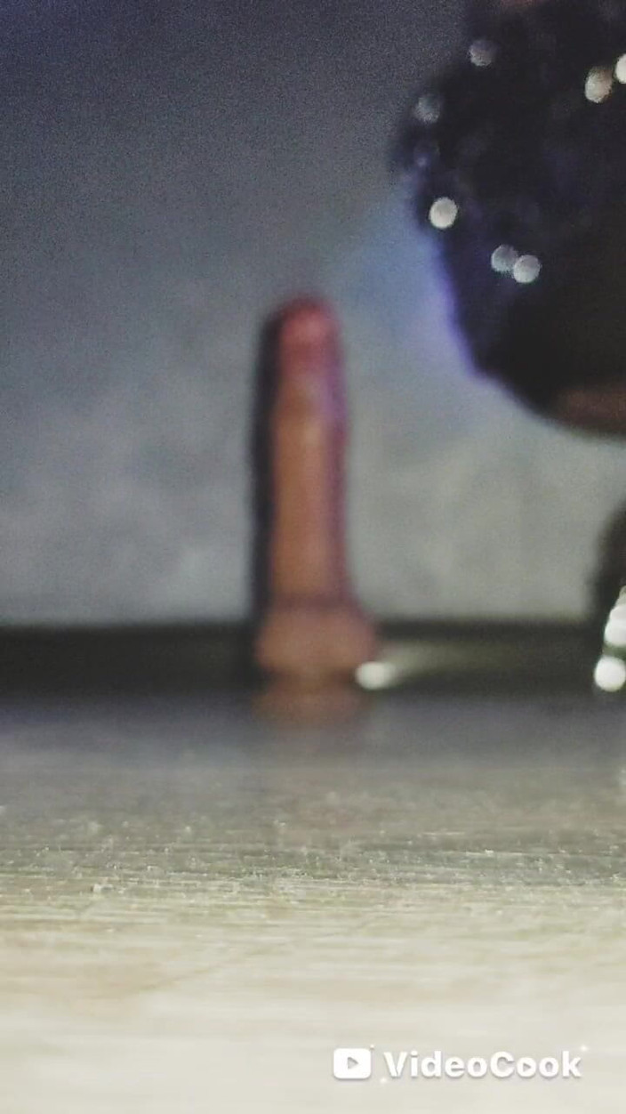 Lana Cross: Mát mẻ một mình