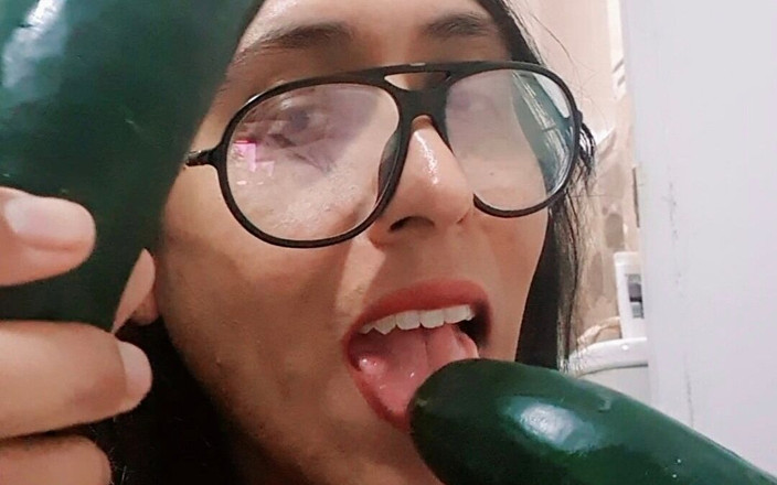 Vanelu: I Like Large Cucumbers