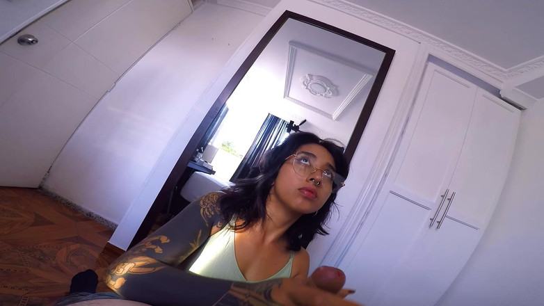 Ellie pink: Heißer blowjob mit sexy tätowierten college-schätzchen