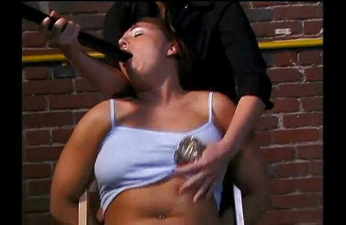 Outdoor pervs: Детектив трахает подозреваемых, чтобы заставить ее поговорить - горячий лесбийский секс