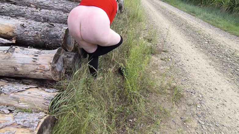 Bouncy Tits Action: Pochwy klapsy na kłodach