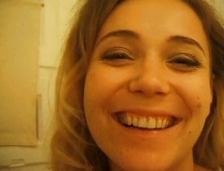 Flash Model Amateurs: Sexy schätzchen mit perfektem arsch in sinnlicher solo-performance