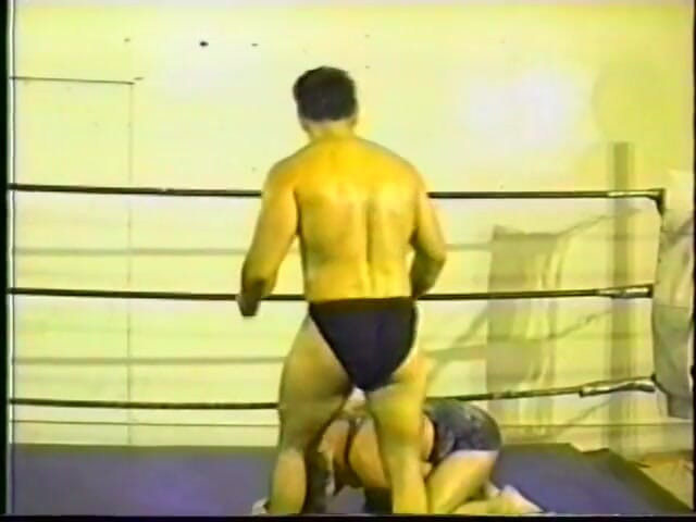 Gays Case: Two fit wrestlers fight naked in a boxing rink