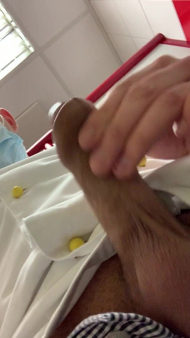 Twinkboy82: Tysk ung twinkpojke rycker av på jobbet