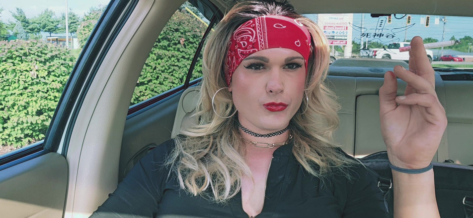 Darkfetish2k: Kylie Babes Bermain Kereta Fetish Merokok