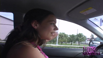Dream Girls: College Girl In Risky Flashing Video
