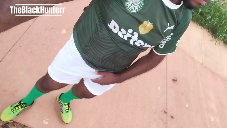 TheBlacKHunterr: Op straat in mijn kleren na de wedstrijd