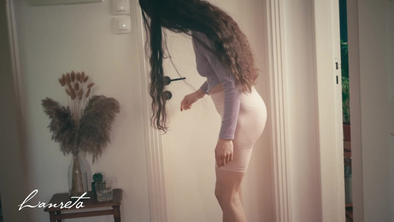 Lanreta: ナプキンを見せる際の必死の尿事故