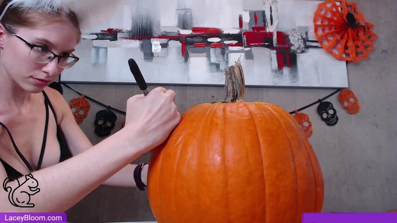 Lacey Bloom: ライブショー パンプキンカービング 2611