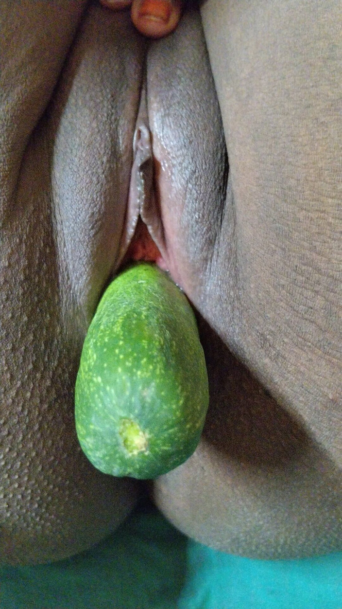 saira454: Hermosa Cline salvó mi coño y masturbándose con pepino grande