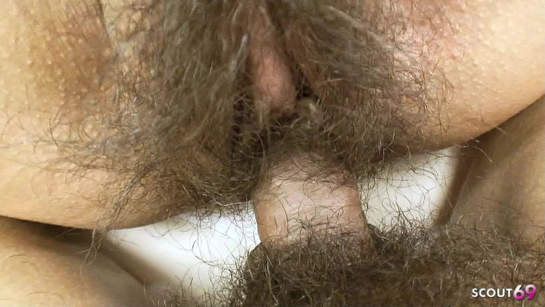 Asian porn collection: 亚洲苗条奶奶chiyo在毛茸茸的紧致阴户中性交