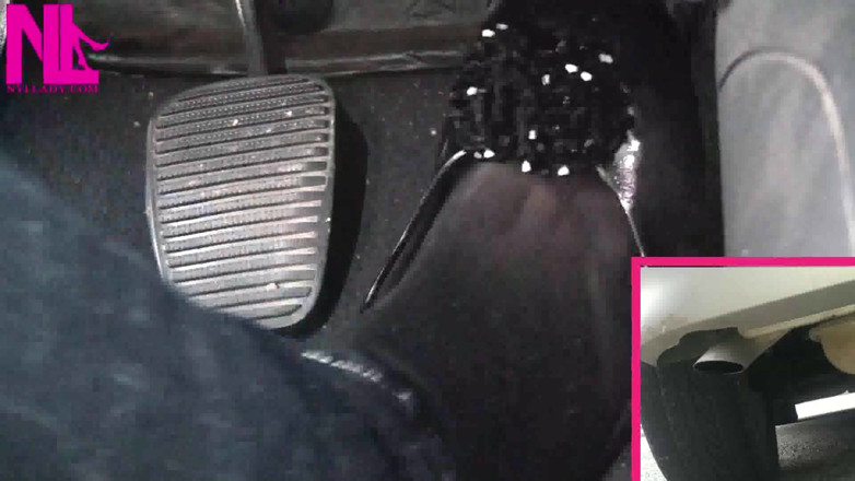 Nyllady: Revving avec tir d’échappement dans des ballerines noires
