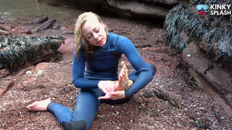 UKCuteGirl Lucy Lauren: Salty Wetsuit Toe Sucking Slut